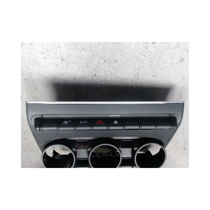 BOUTON DE WARNING RENAULT CLIO 5  ESSENCE