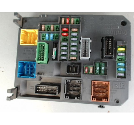 PLATINE FUSIBLE AV