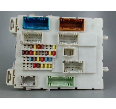 PLATINE FUSIBLE AV