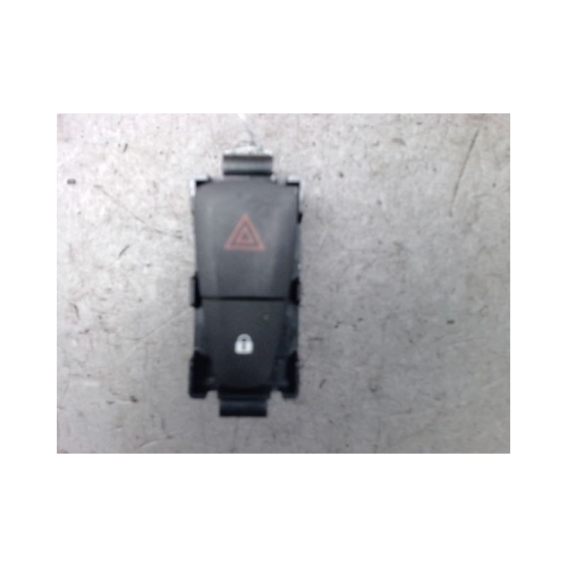 BOUTON DE WARNING DACIA DOKKER PHASE 1