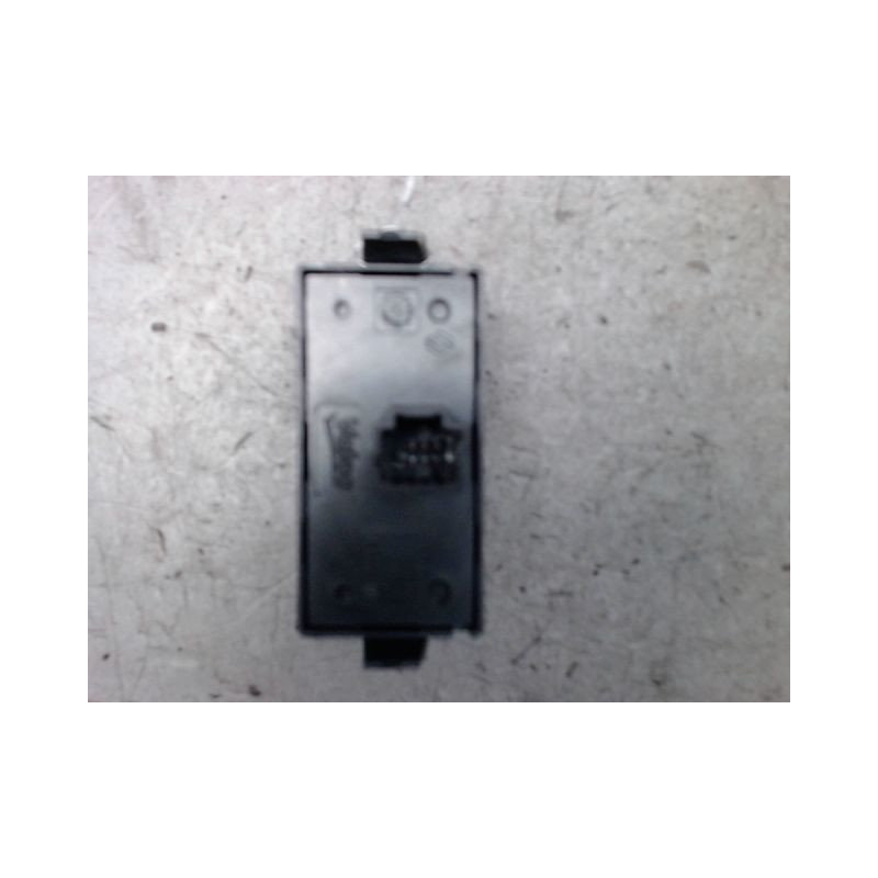BOUTON DE WARNING DACIA DOKKER PHASE 1