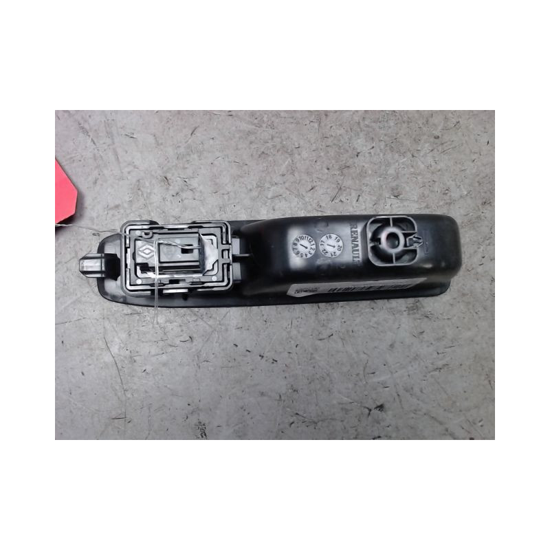 COMMANDE LEVE-GLACE PORTE ARD RENAULT CLIO 5