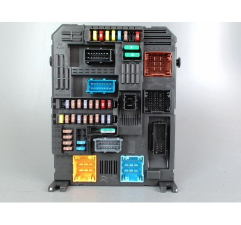 PLATINE FUSIBLE AV