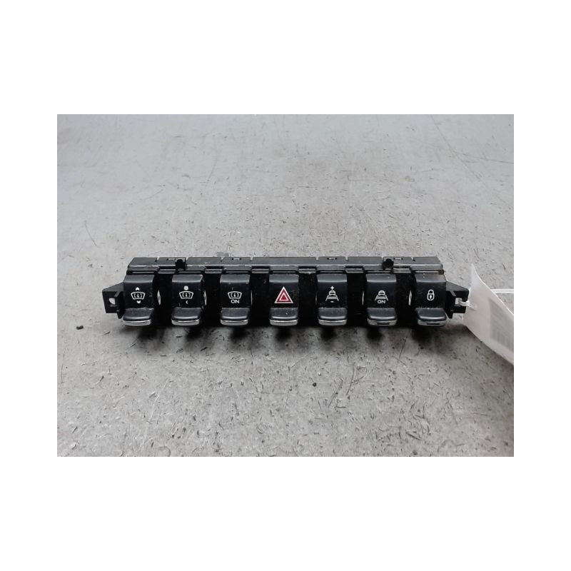 BOUTON DE WARNING PEUGEOT 3008 2009-