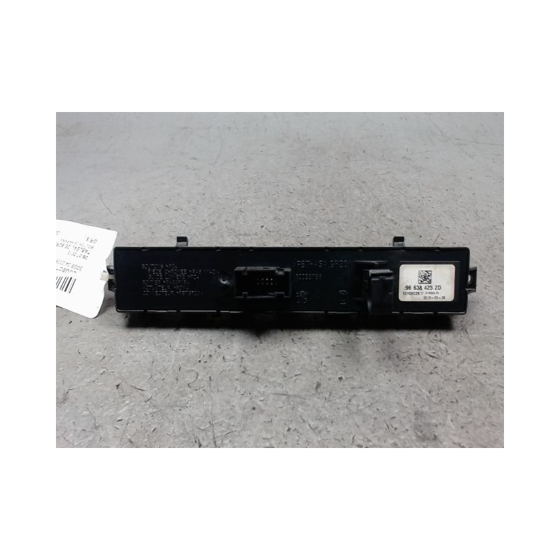 BOUTON DE WARNING PEUGEOT 3008 2009-