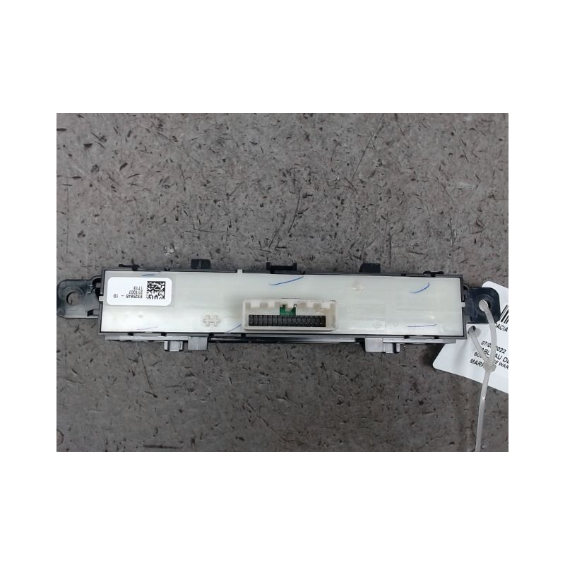 BOUTON DE WARNING DACIA JOGGER