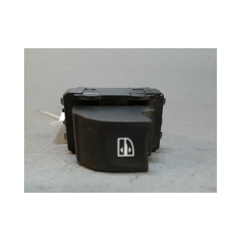 COMMANDE LEVE-GLACE PORTE AVD RENAULT MEGANE