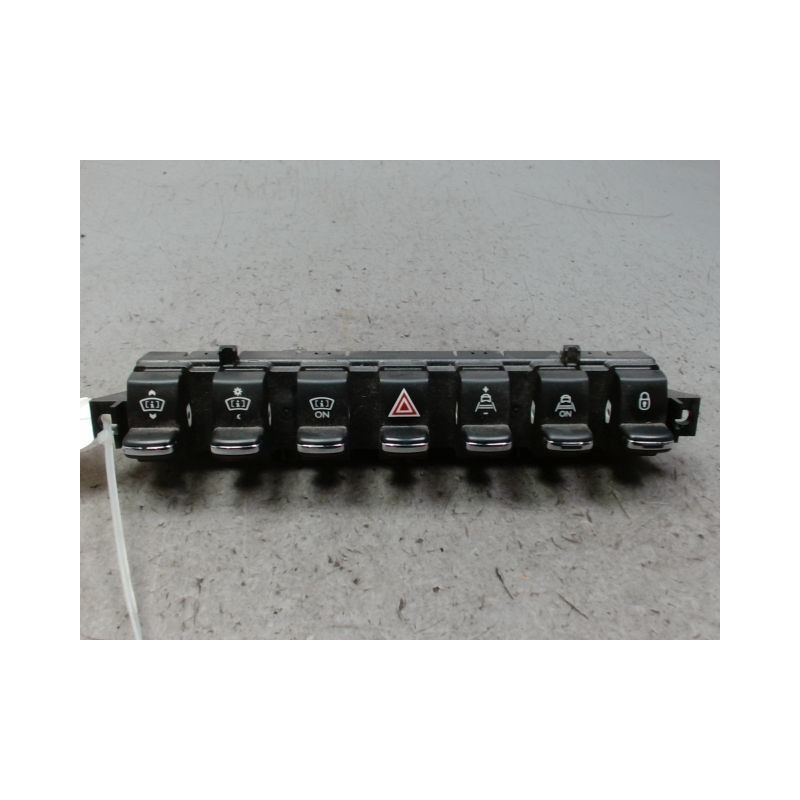 BOUTON DE WARNING PEUGEOT 3008 2009-
