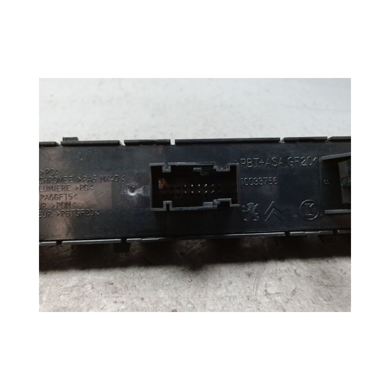 BOUTON DE WARNING PEUGEOT 3008 2009-