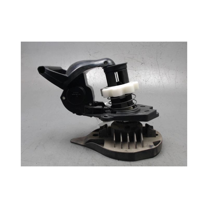 TREUIL DE ROUE DE SECOURS RENAULT CLIO III 2005-
