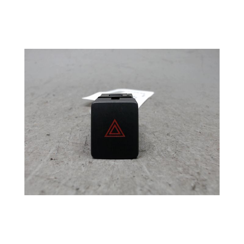 BOUTON DE WARNING NISSAN QASHQAI