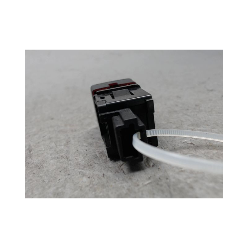 BOUTON DE WARNING NISSAN QASHQAI