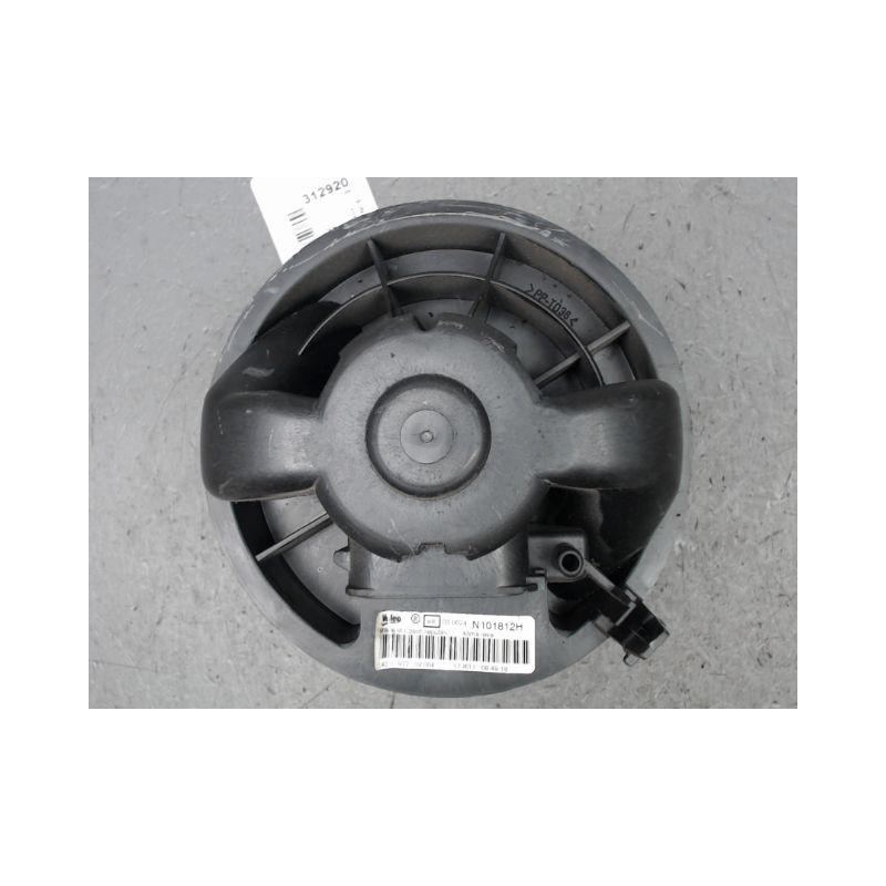 MOTEUR VENTILATEUR CHAUFFAGE TOYOTA AYGO 5P