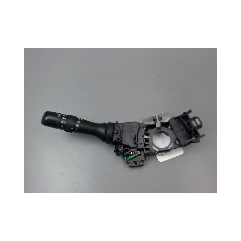 COMMANDE ECLAIRAGE TOYOTA VERSO 2010-