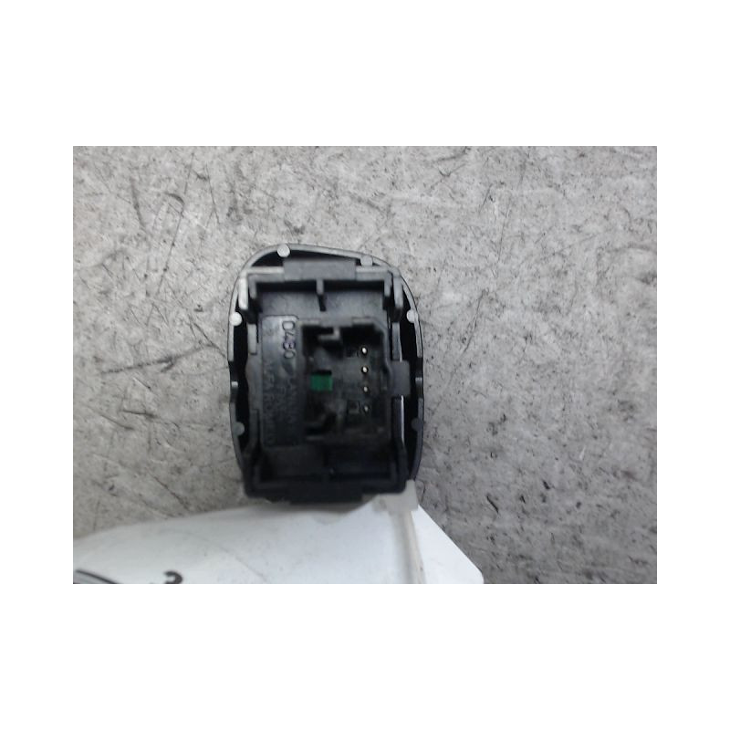 COMMANDE LEVE-GLACE PORTE AVD FIAT PANDA