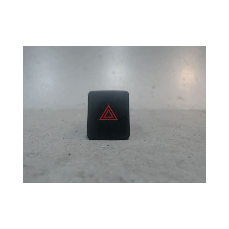 BOUTON DE WARNING NISSAN QASHQAI