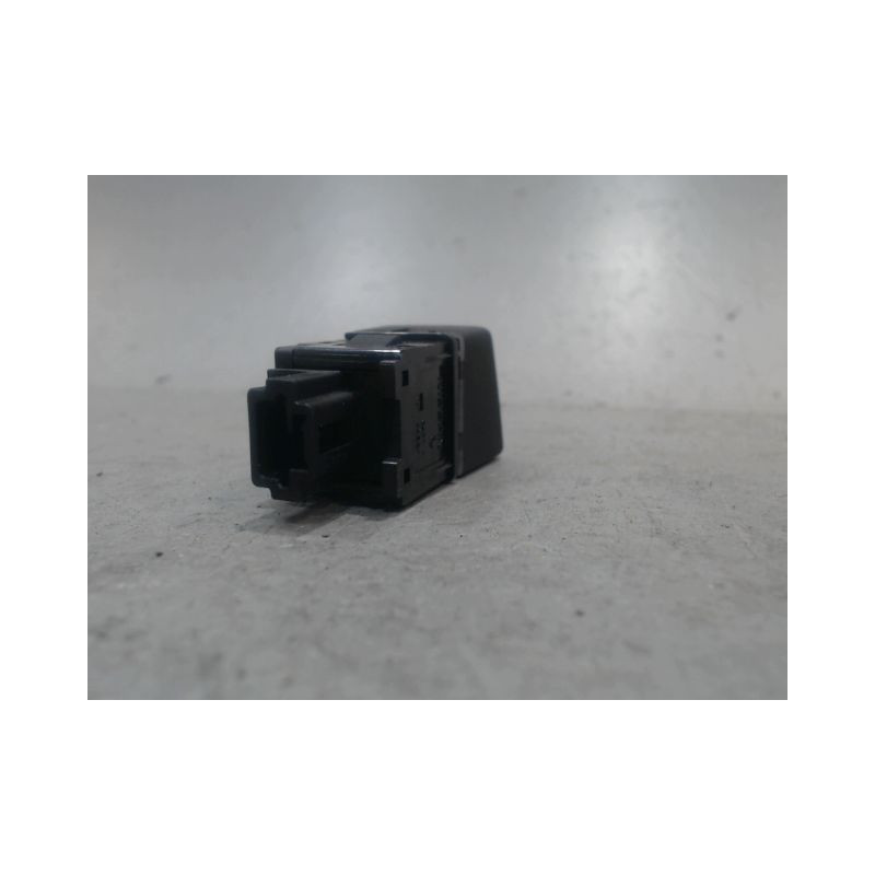 BOUTON DE WARNING NISSAN QASHQAI