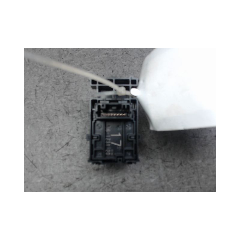 COMMANDE LEVE-GLACE PORTE ARD TOYOTA YARIS CRO