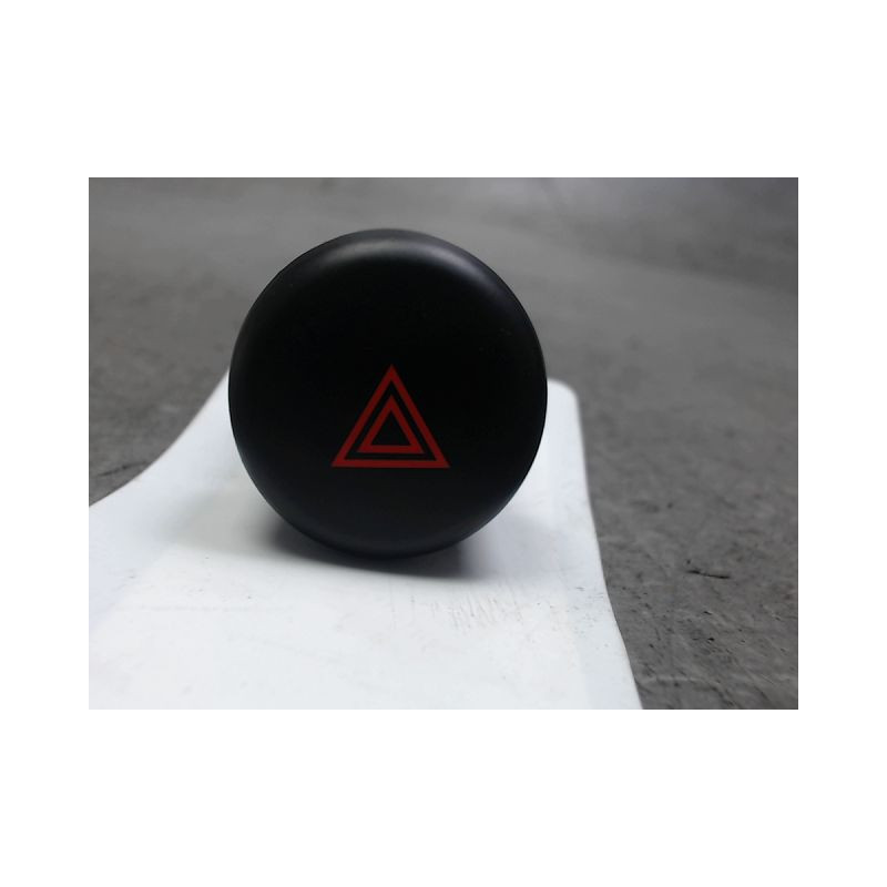 BOUTON DE WARNING NISSAN JUKE