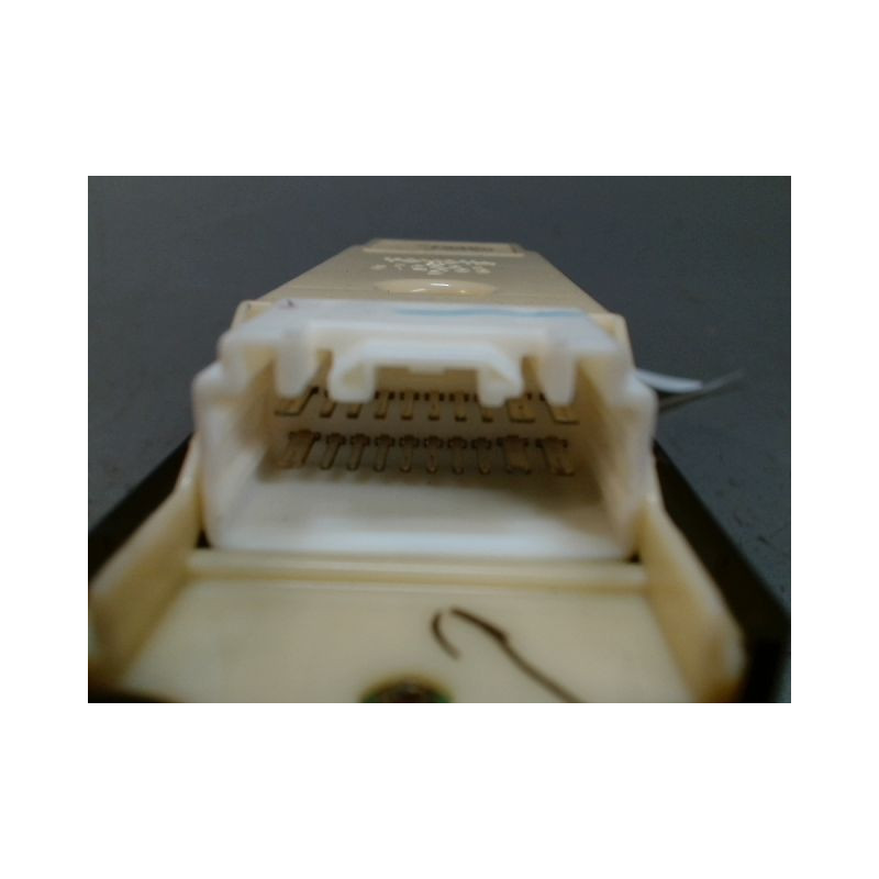 COMMANDE LEVE-GLACE PORTE AVG TOYOTA COROLLA VERSO 2002-2004
