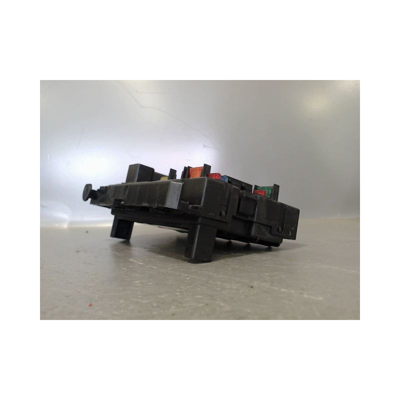 BOITE A FUSIBLES PEUGEOT 406 99-04