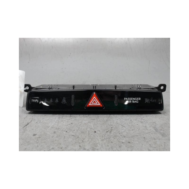 BOUTON DE WARNING HYUNDAI I20