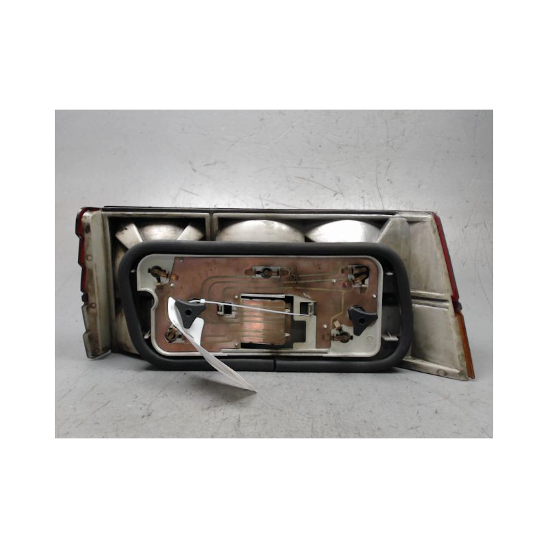 FEU ARRIERE GAUCHE  RENAULT 25 88 -92