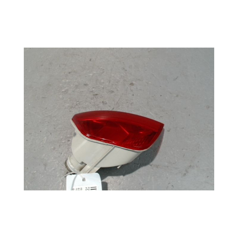 FEU BROUILLARD ARRIERE GAUCHE FORD FOCUS COUPE 04-07