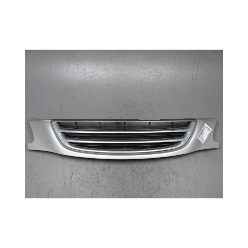 CALANDRE TOYOTA AVENSIS -2000