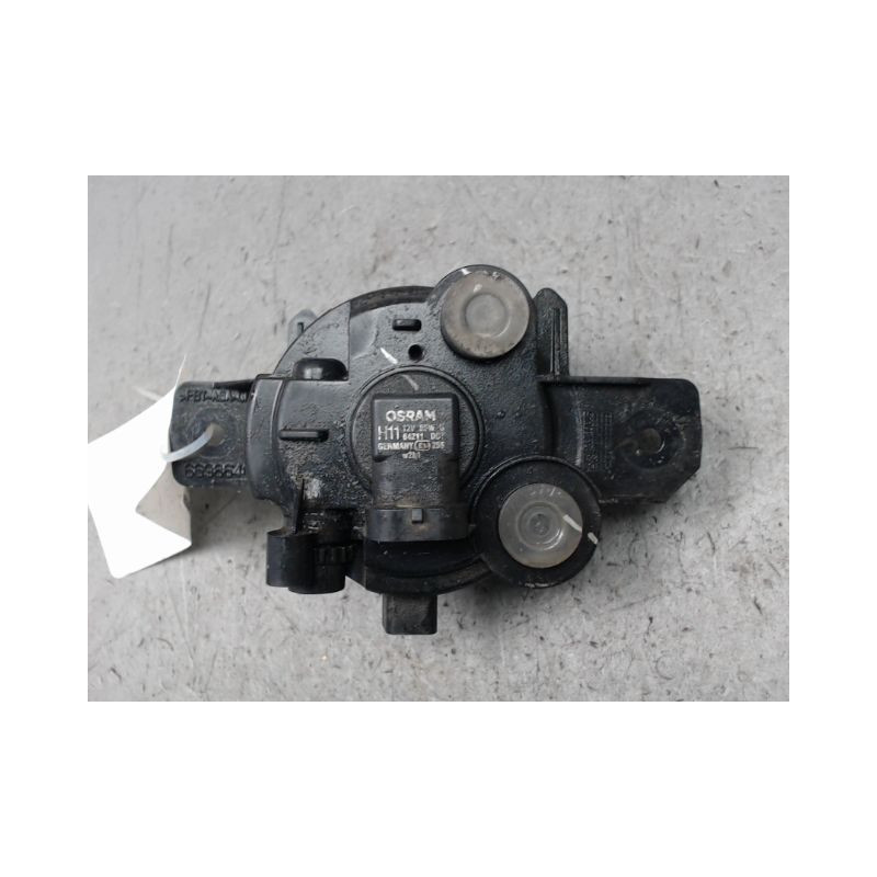 PHARE ANTIBROUILLARD AVANT DROIT RENAULT CLIO II PH.2 01-06