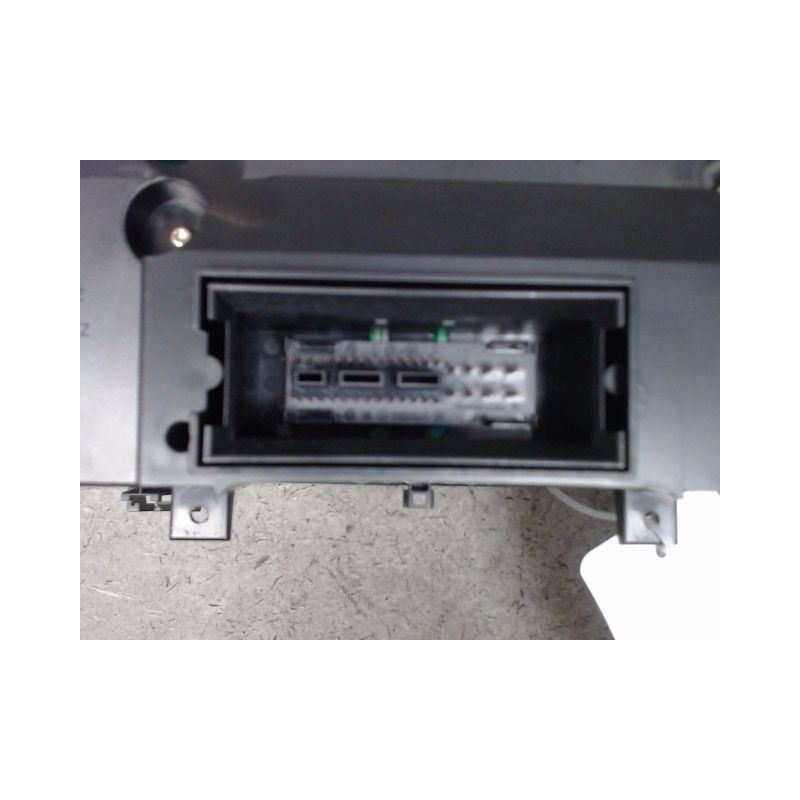 BLOC COMPTEURS VOLKSWAGEN CADDY COMBI 2004-