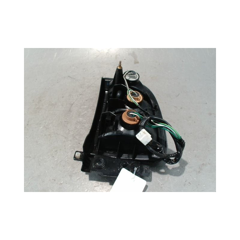 FEU ARRIERE GAUCHE  TOYOTA RAV4 97-2000