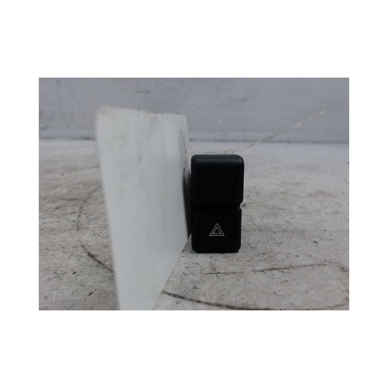 BOUTON DE WARNING PEUGEOT 605 -94