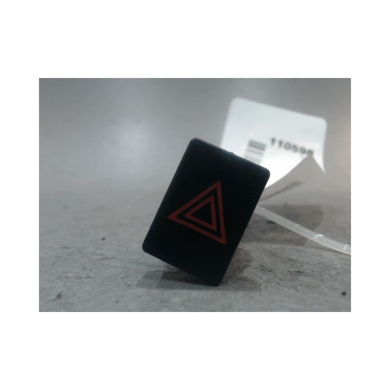 BOUTON DE WARNING NISSAN QASHQAI