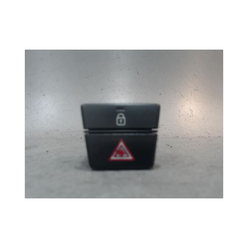 BOUTON DE WARNING HYUNDAI I20