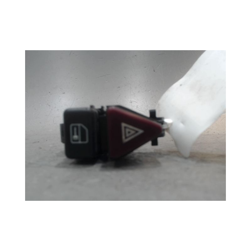 BOUTON DE WARNING MERCEDES VANEO