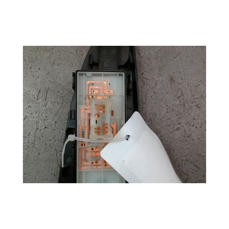 COMMANDE LEVE-GLACE PORTE AVD NISSAN PULSAR