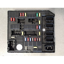 BOITE A FUSIBLES RENAULT MEGANE