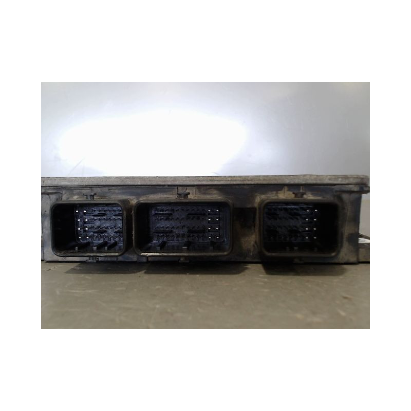 CALCULATEUR MOTEUR RENAULT CLIO