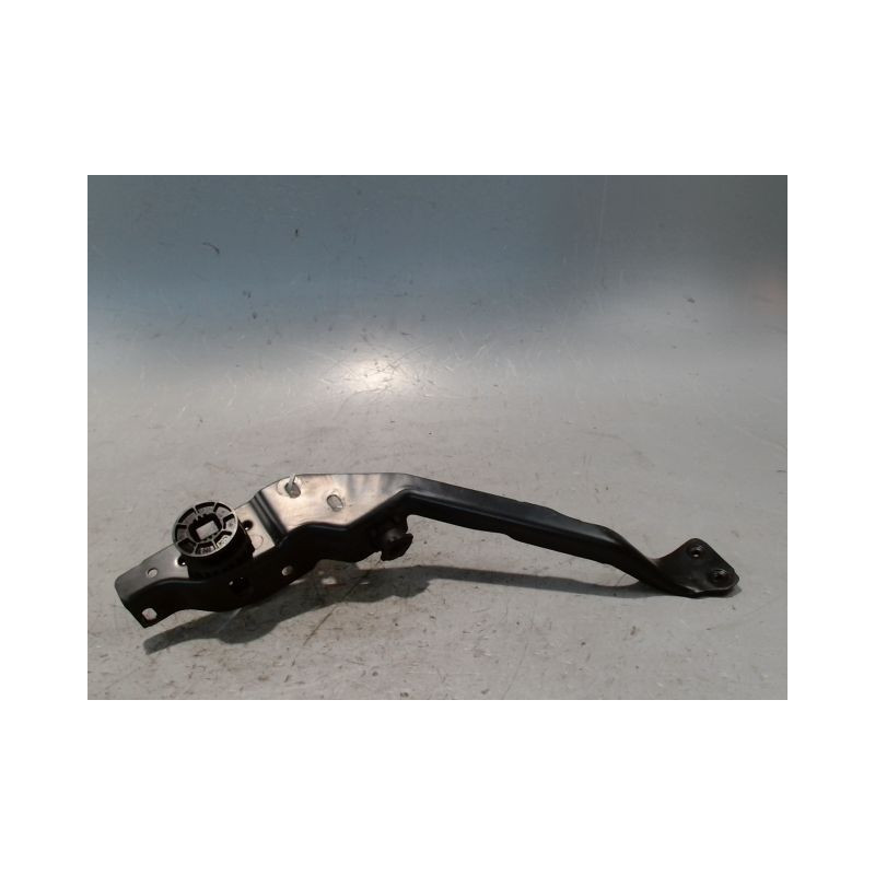 SUPPORT PARE-CHOC AVG MERCEDES CLASSE C 2004-