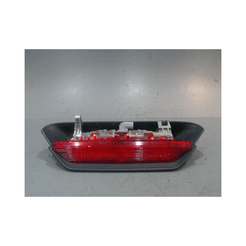 FEUX STOP SUPPLEMENTAIRE TOYOTA YARIS