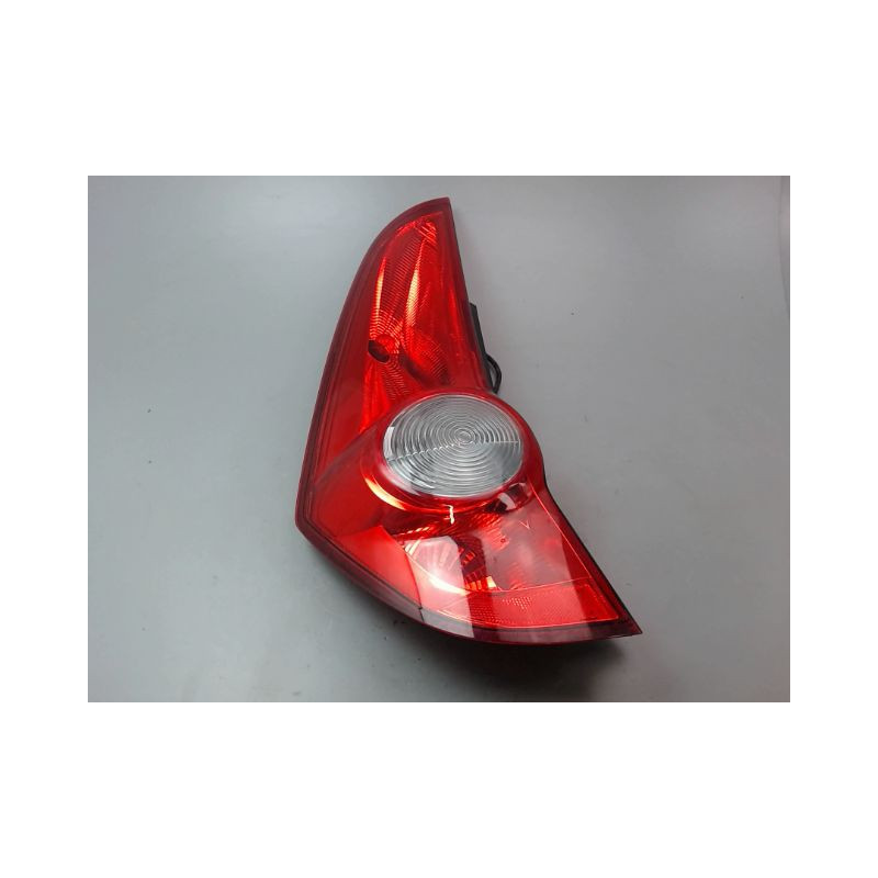 FEU ARRIERE GAUCHE  OPEL AGILA