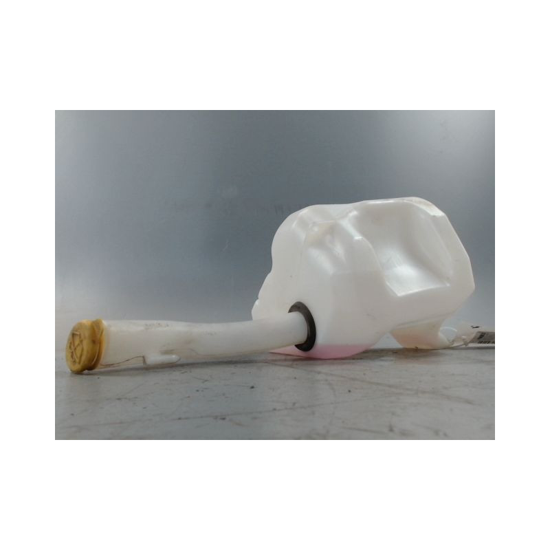RESERVOIR LAVE-GLACE AVANT OPEL CORSA 2010-