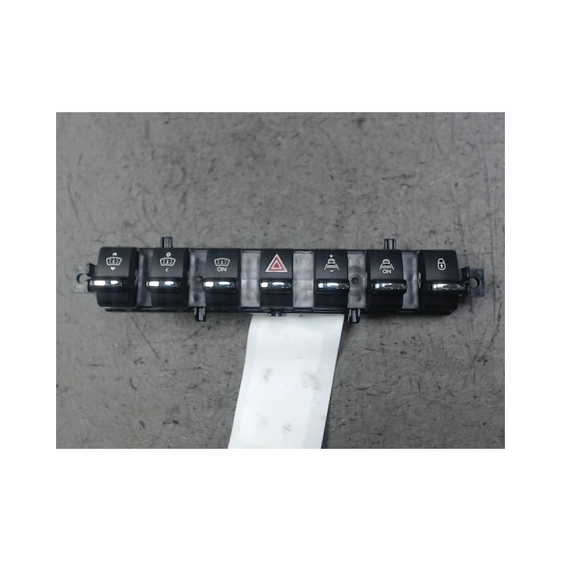 BOUTON DE WARNING PEUGEOT 3008 2009-