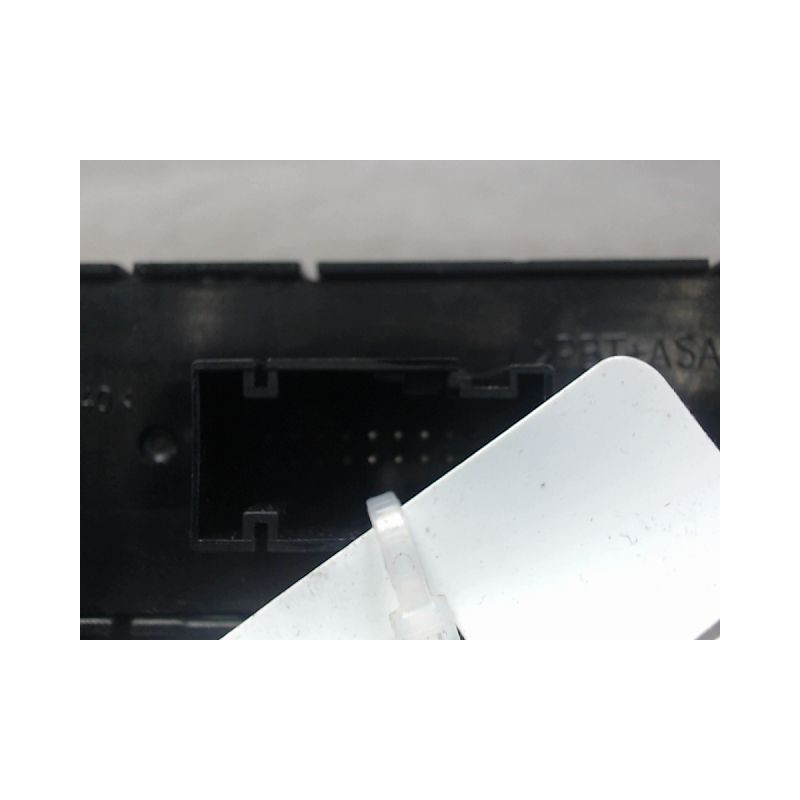 BOUTON DE WARNING PEUGEOT 3008 2009-