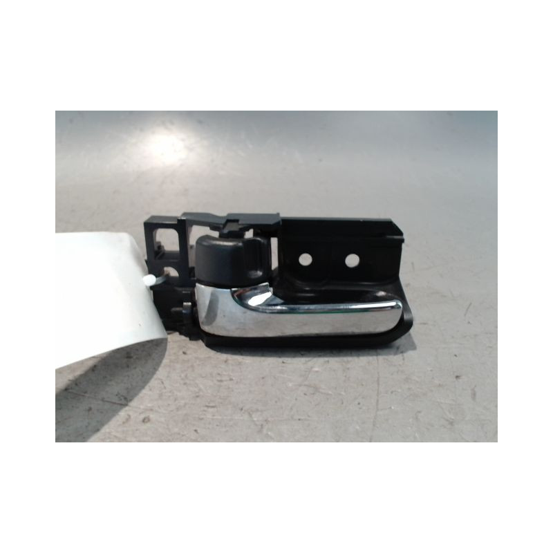 POIGNEE INTERIEURE PORTE AVANT GAUCHE TOYOTA AVENSIS 2003-