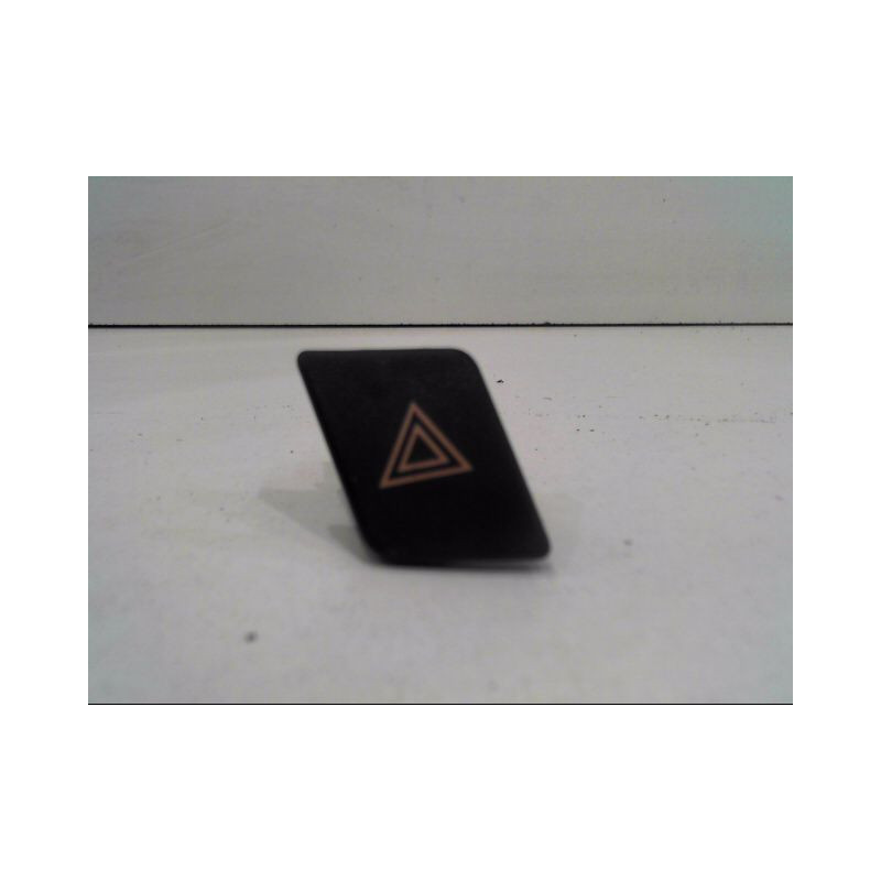 BOUTON DE WARNING TOYOTA YARIS