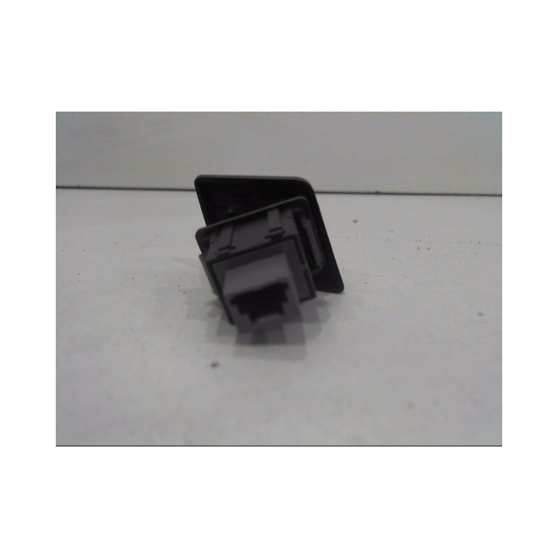 BOUTON DE WARNING TOYOTA YARIS