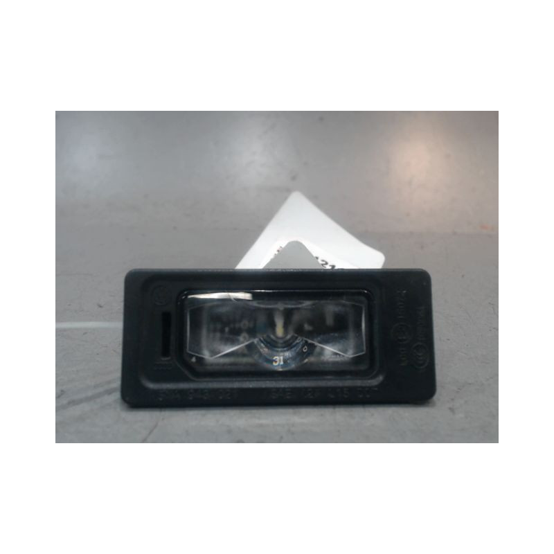 ECLAIREUR PLAQUE DE POLICE DROIT SEAT ARONA