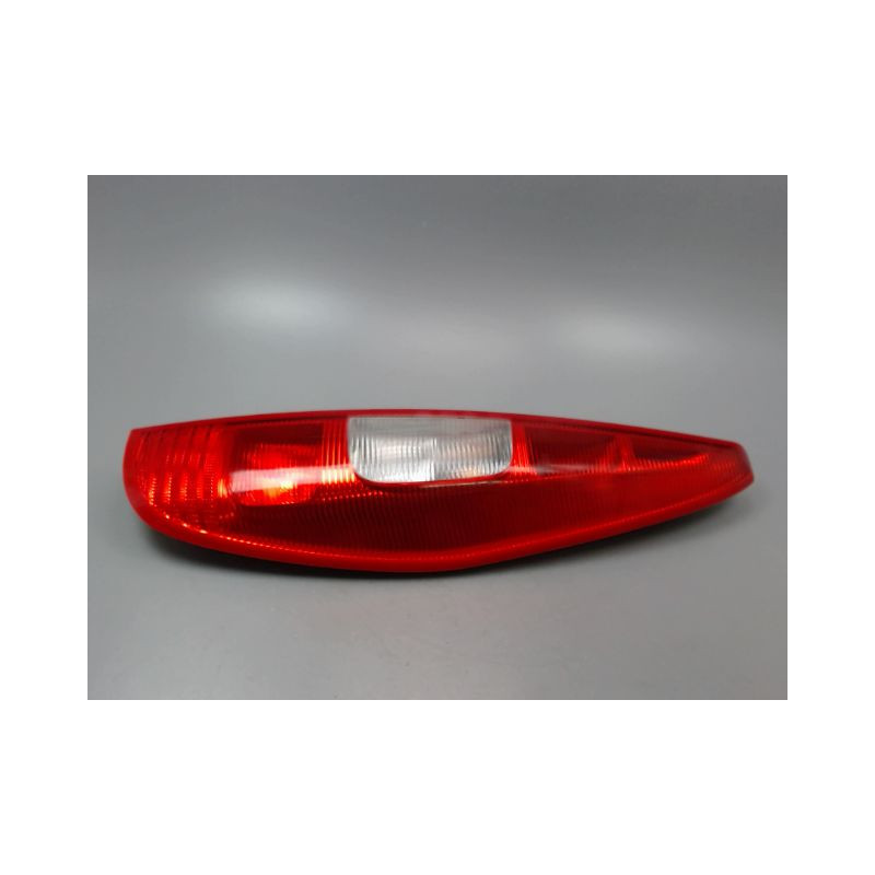FEU ARRIERE DROIT MITSUBISHI COLT 2004-